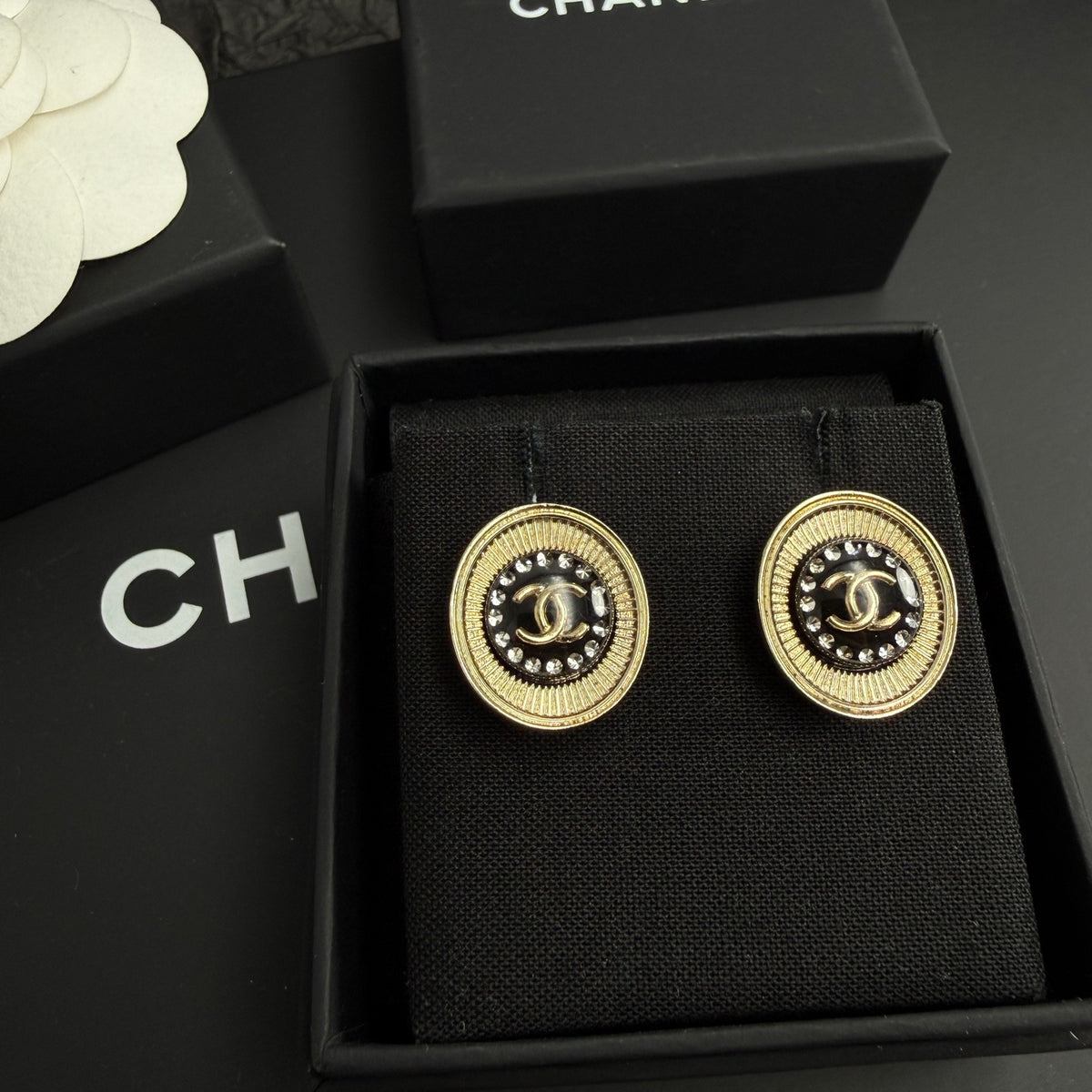 Chanel - Other - Crystal - Gold