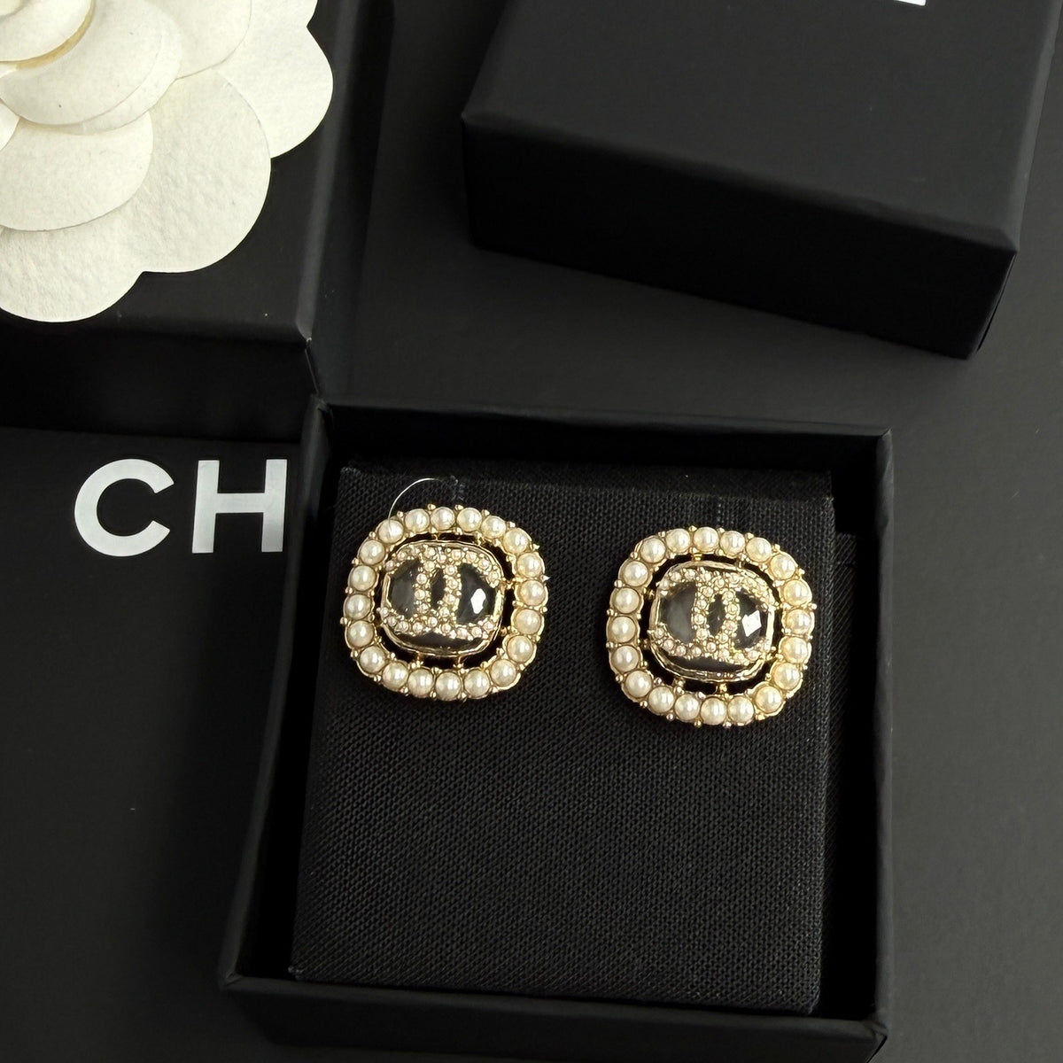 Chanel - Other - Crystal - Gold