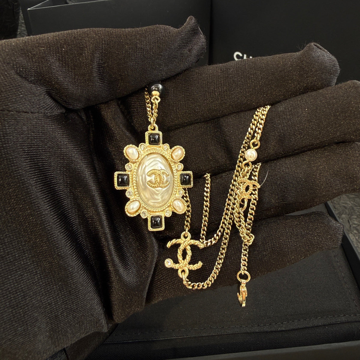 Chanel - Other - Crystal - Gold