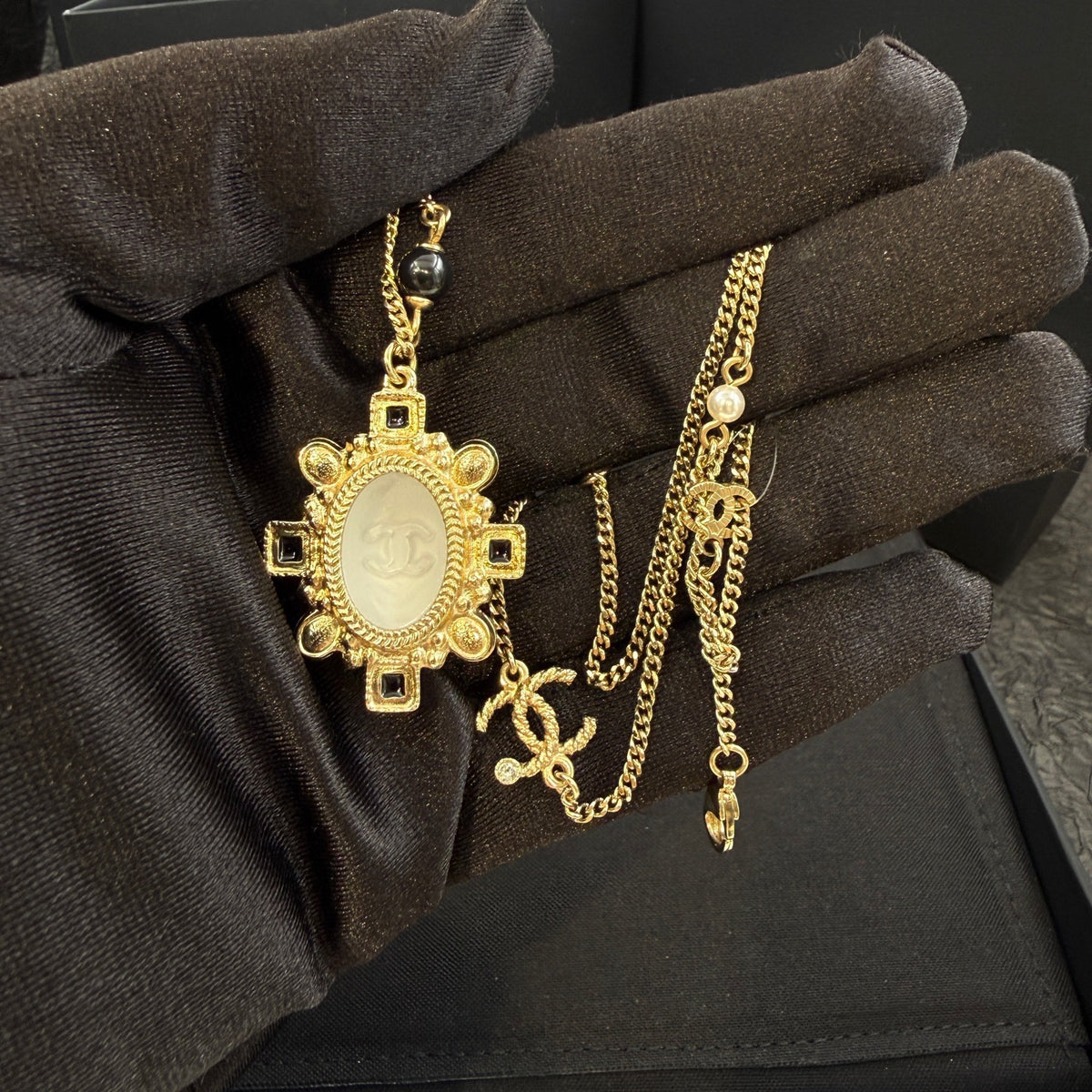 Chanel - Other - Crystal - Gold