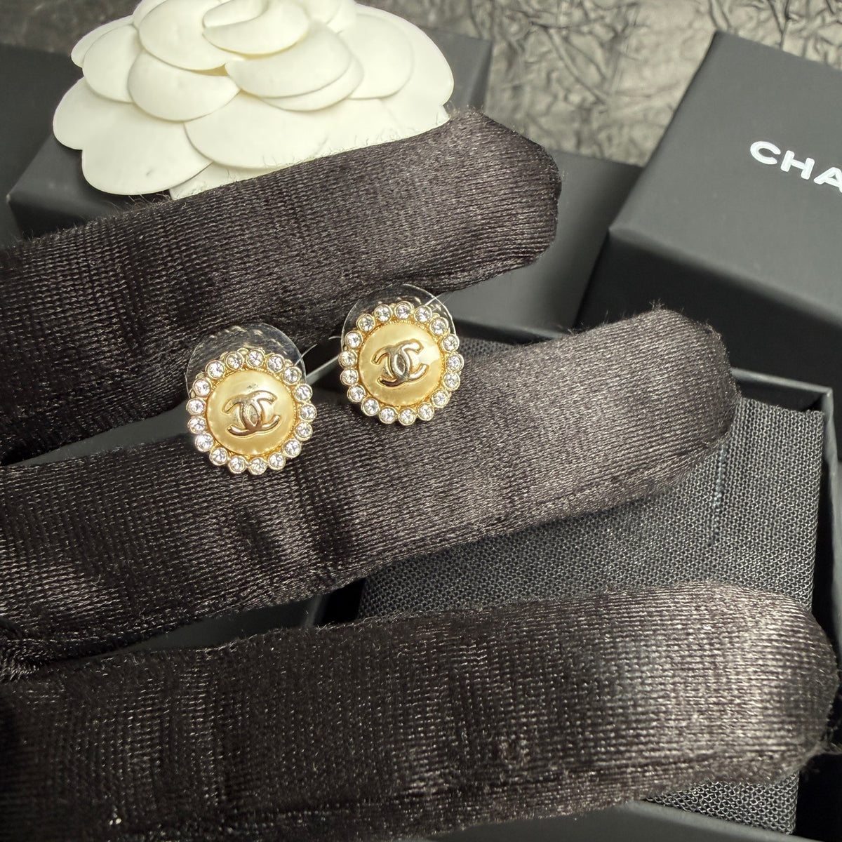 Chanel - Other - Crystal - Gold