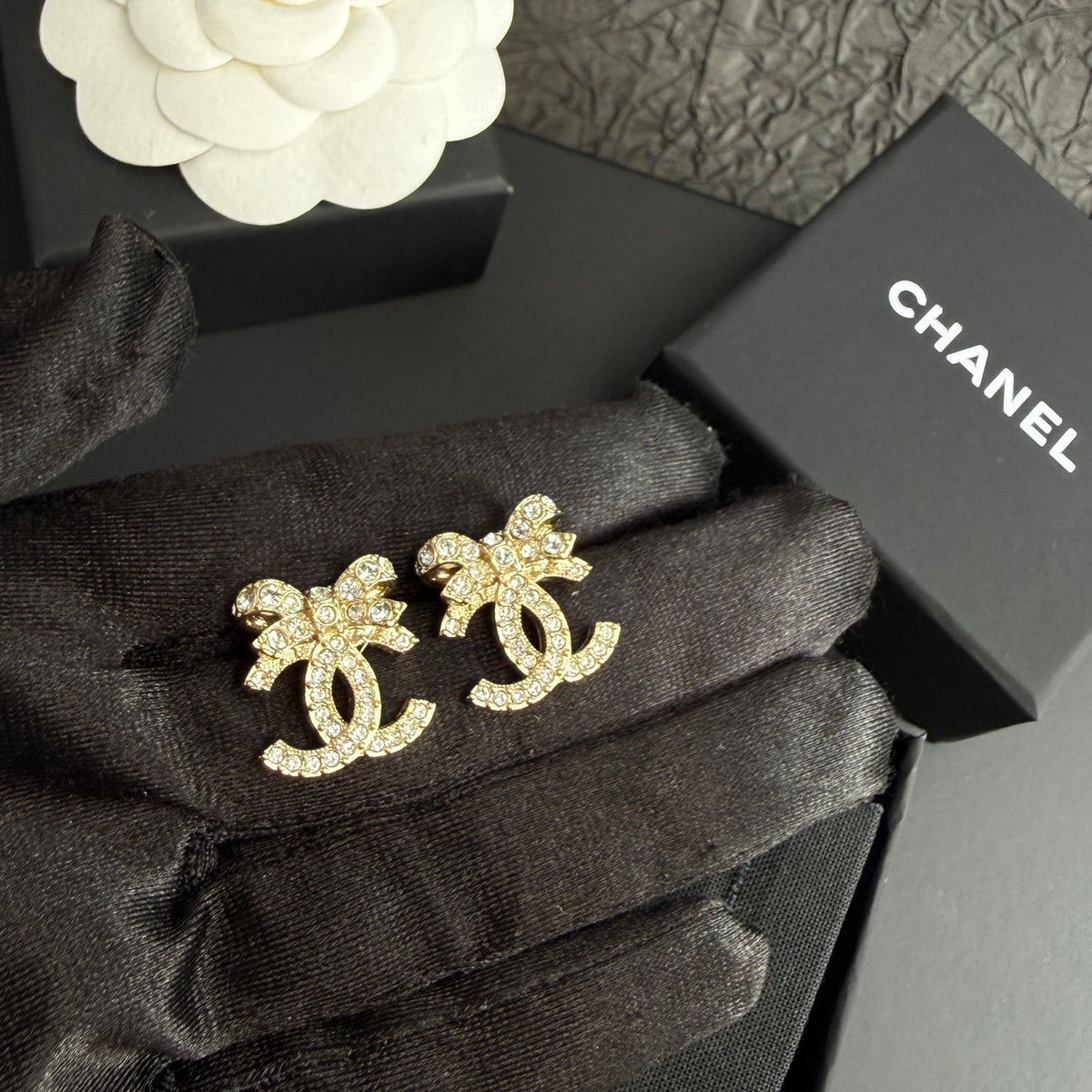 Chanel - Other - Crystal - Gold