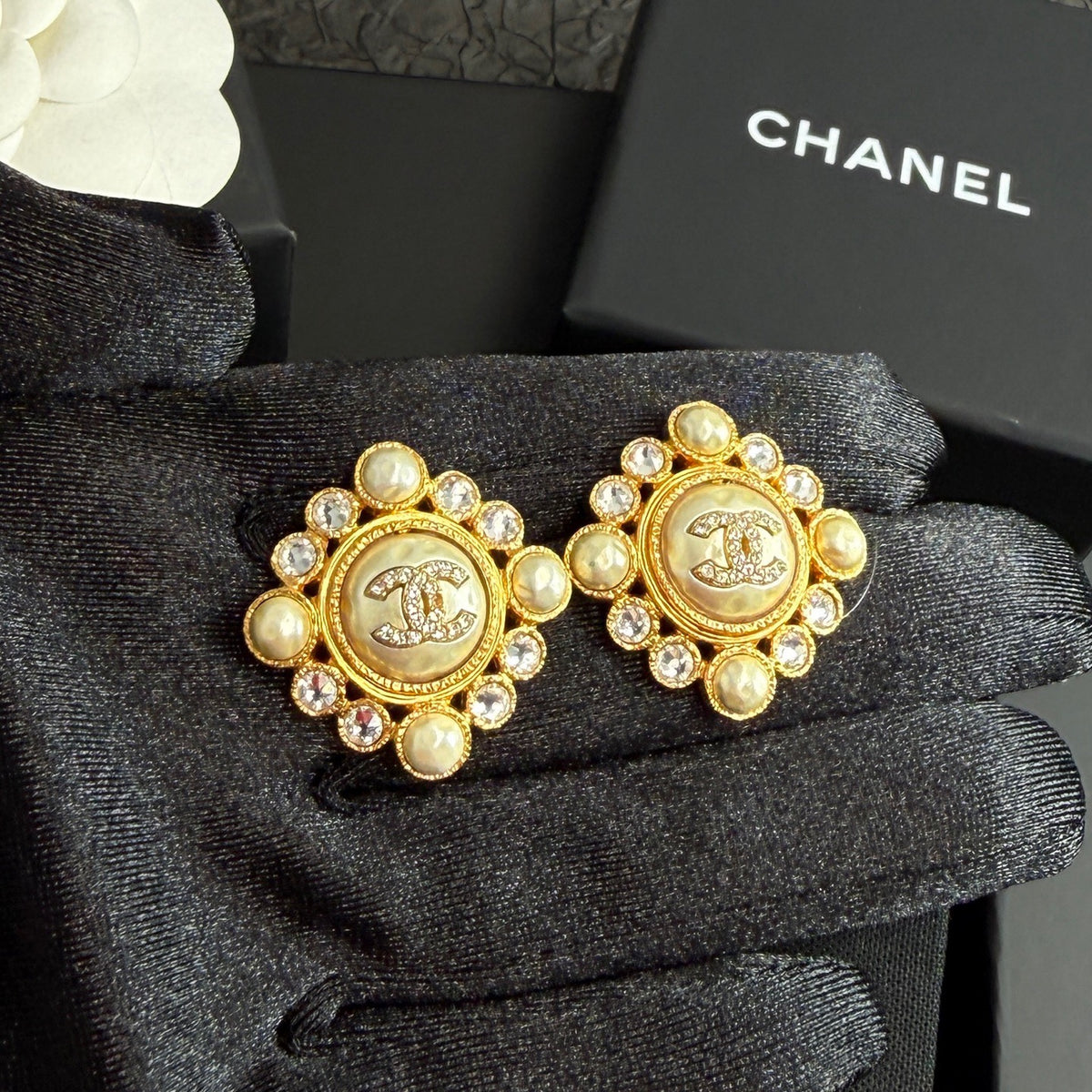 Chanel - Other - Crystal - Gold