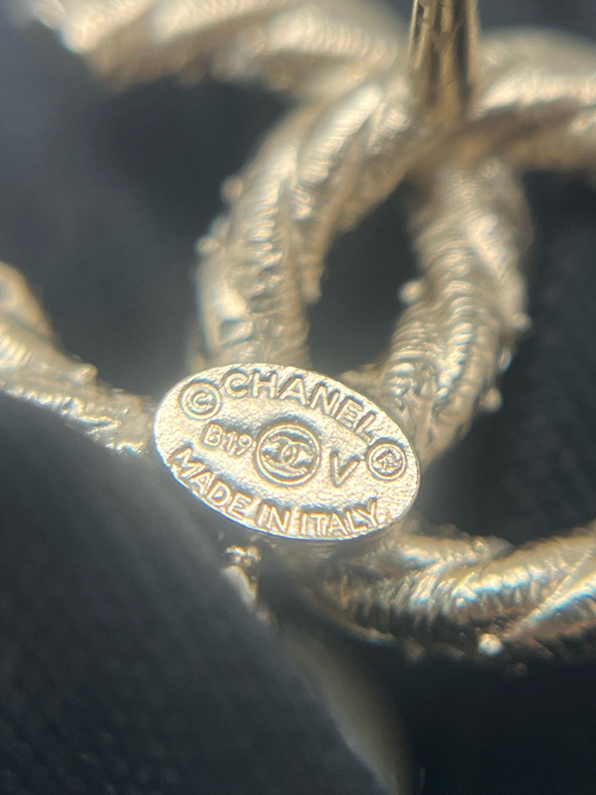 Chanel - Other - Crystal - Gold