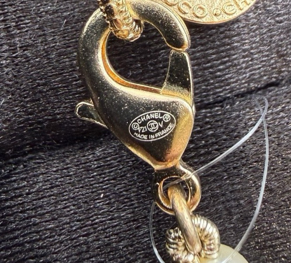 Chanel - Other - Crystal - Gold