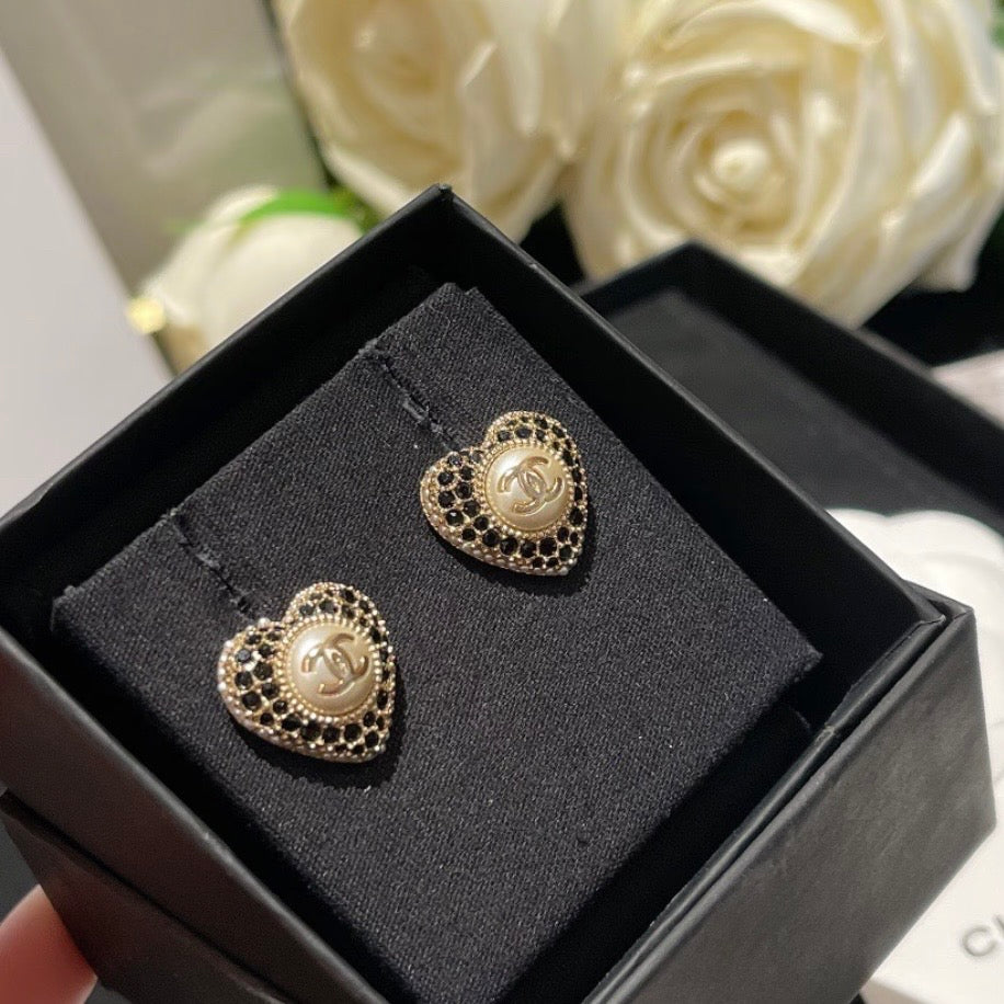 Chanel - Other - Crystal - Gold