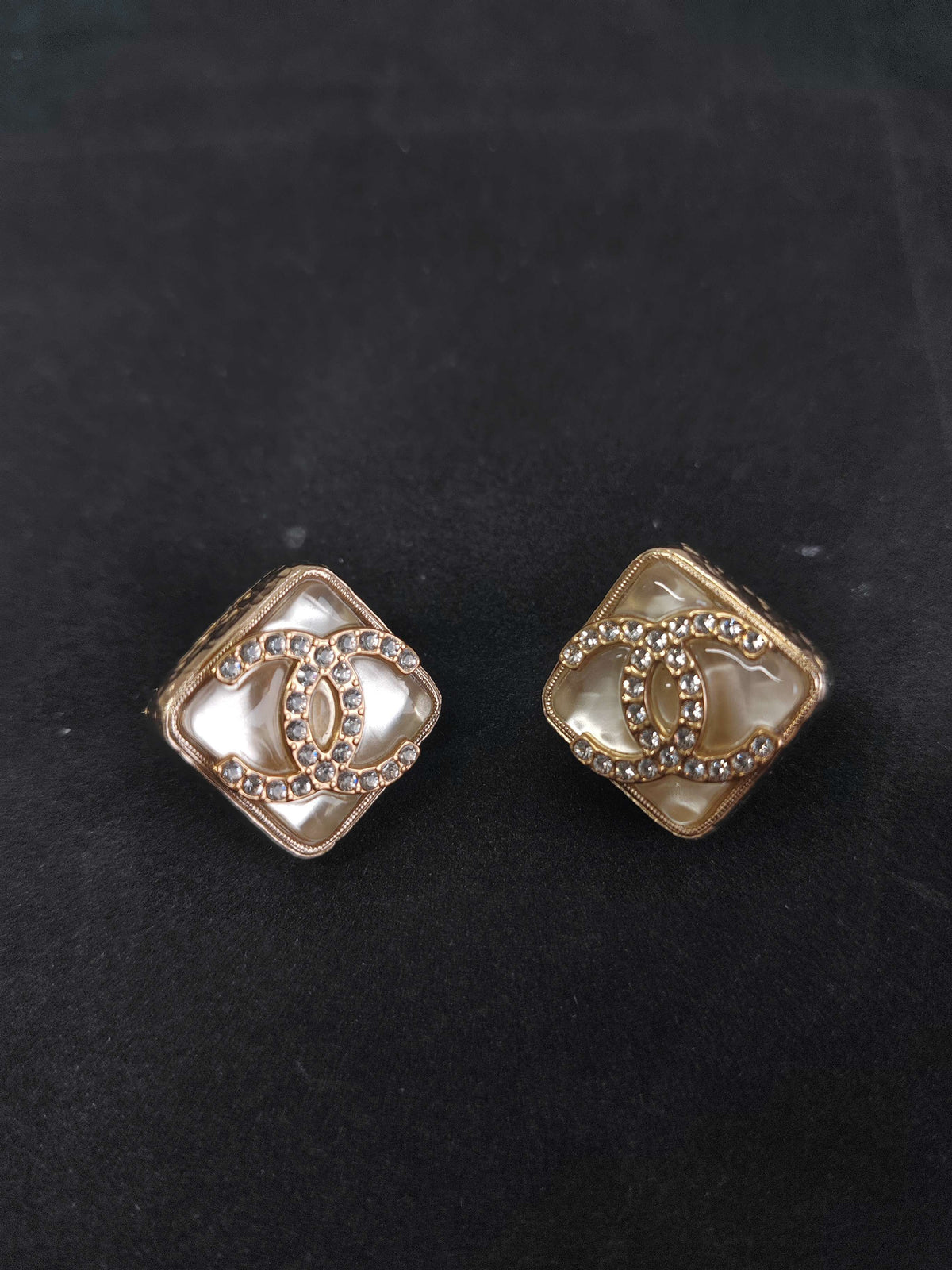 Chanel - Other - Crystal - Gold