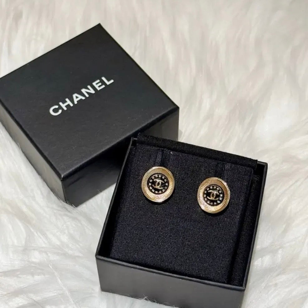 Chanel - Other - Crystal - Gold