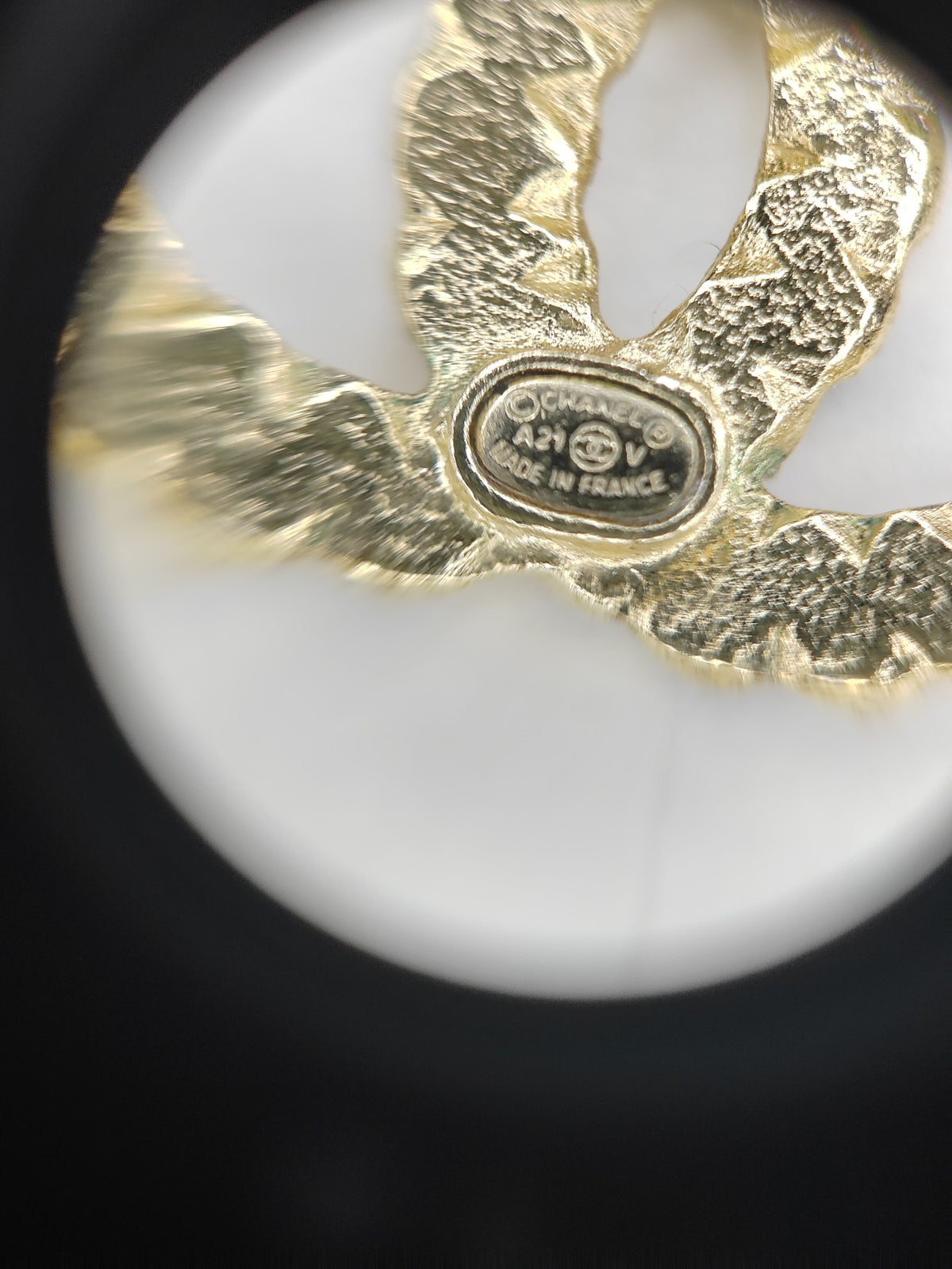 Chanel - Other - Crystal - Gold