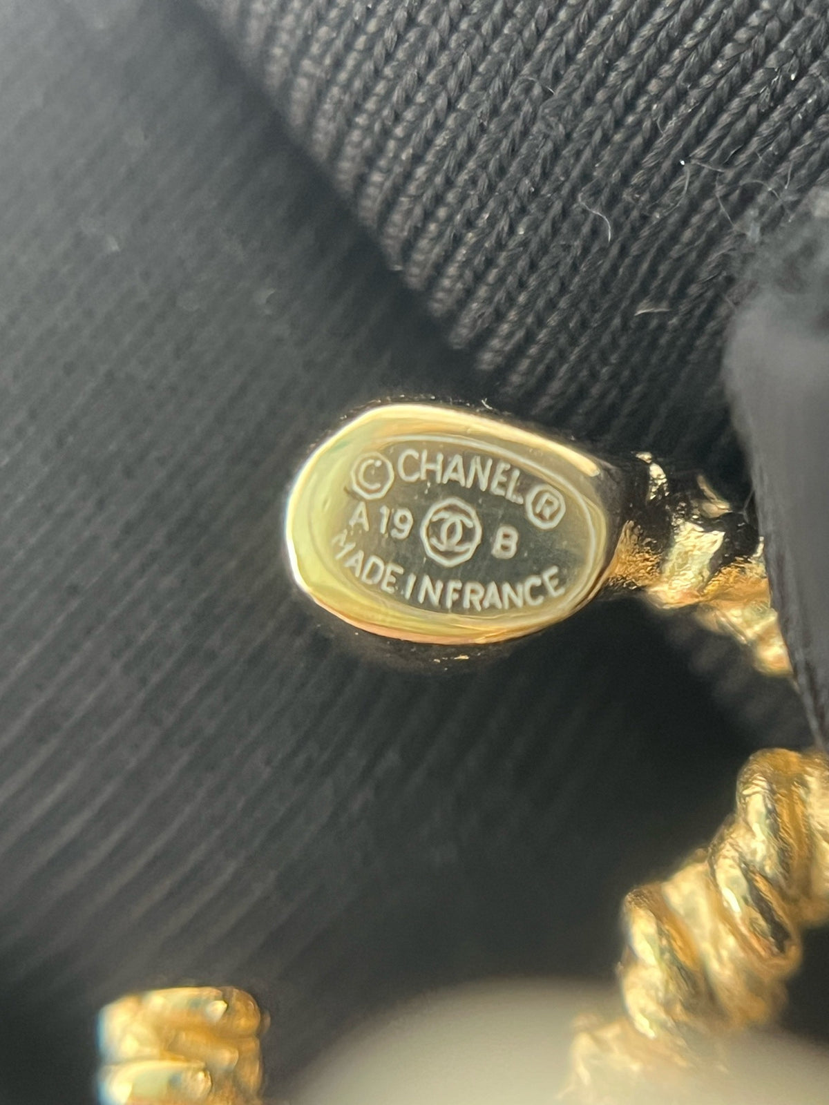 Chanel - Other - Crystal - Gold