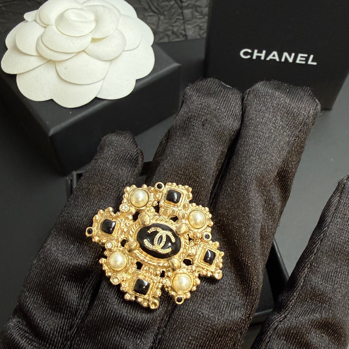 Chanel - Other - Crystal - Gold - (57)