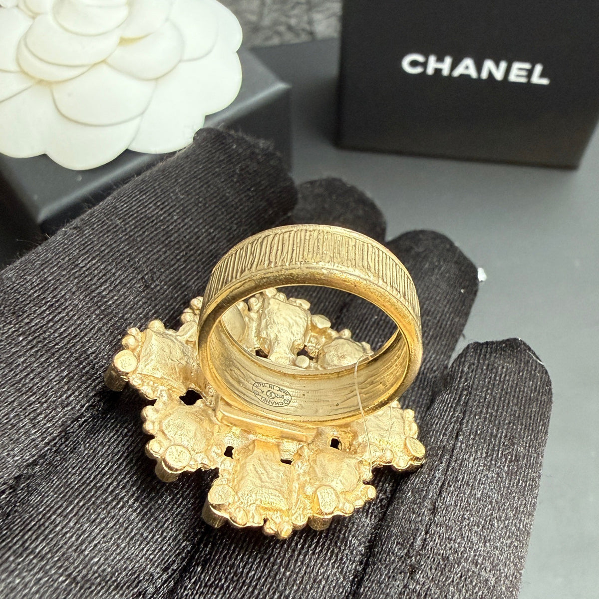 Chanel - Other - Crystal - Gold - (57)
