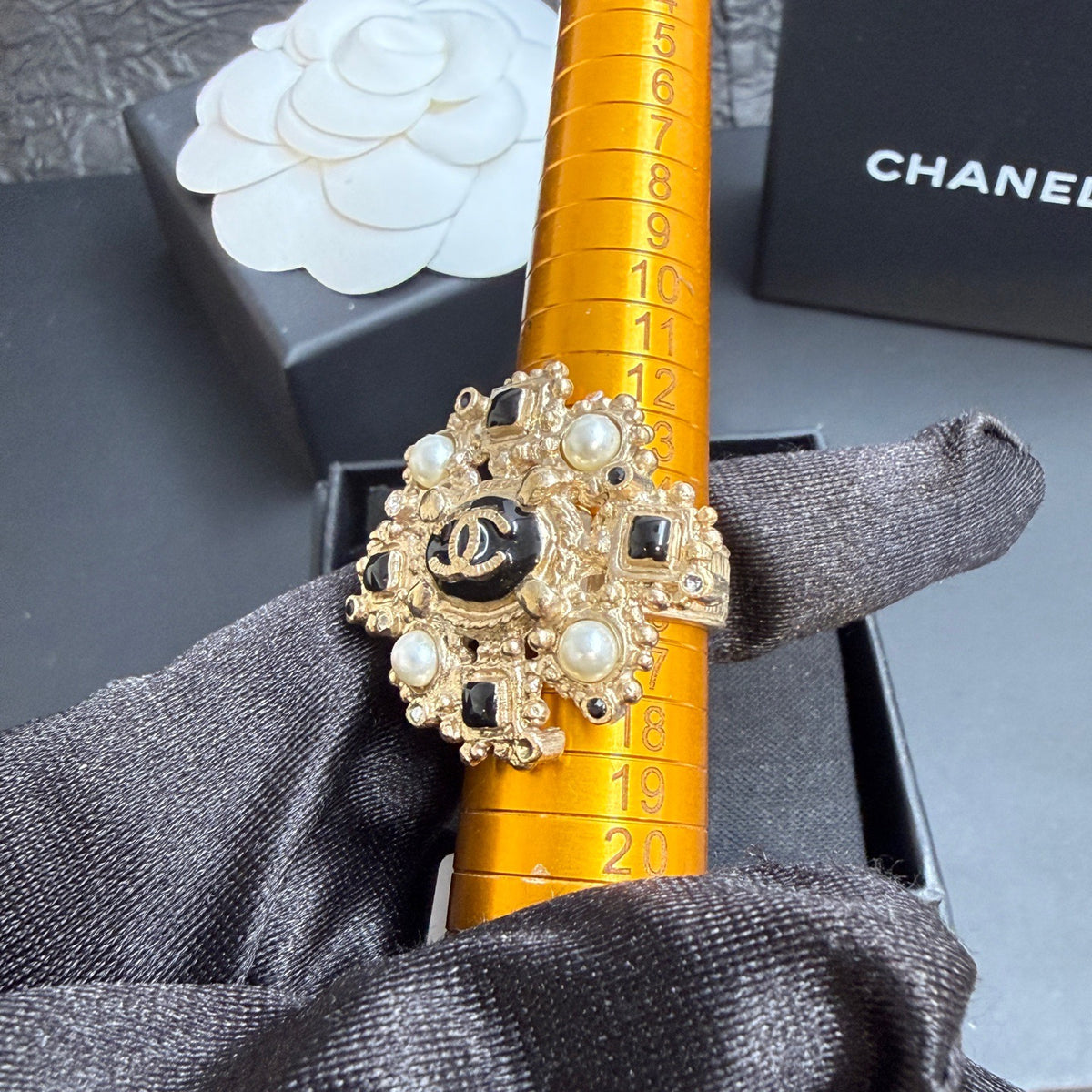 Chanel - Other - Crystal - Gold - (57)