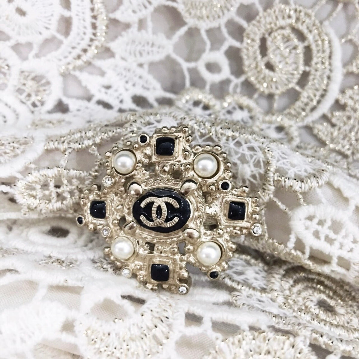 Chanel - Other - Crystal - Gold - (57)
