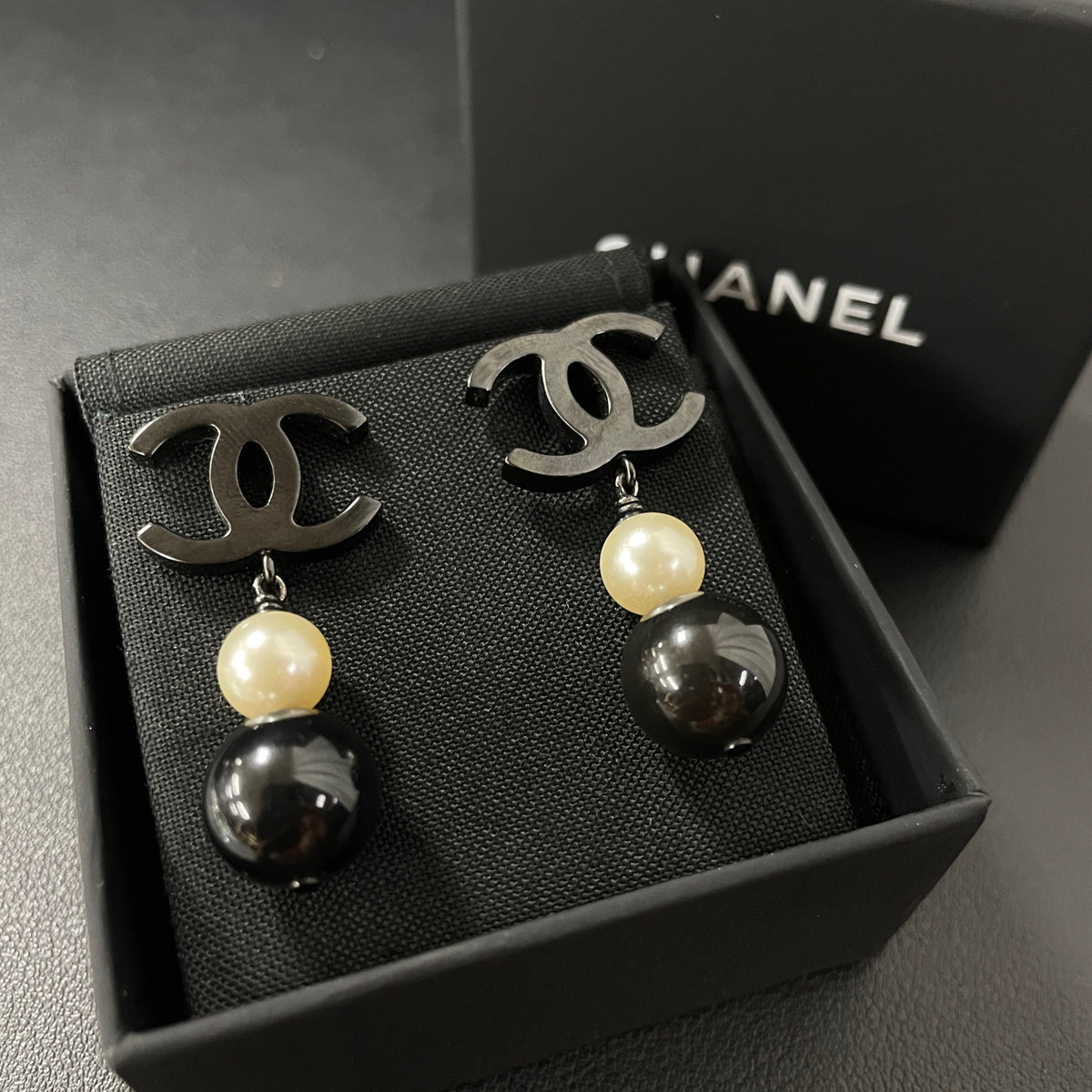 Chanel - Other - Dark-tone metal with imitation pearls and resin beads. - Multicolour