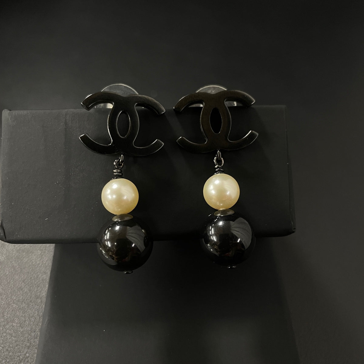 Chanel - Other - Dark-tone metal with imitation pearls and resin beads. - Multicolour
