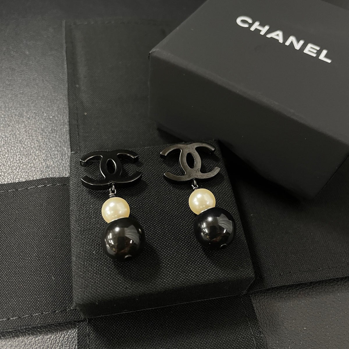 Chanel - Other - Dark-tone metal with imitation pearls and resin beads. - Multicolour