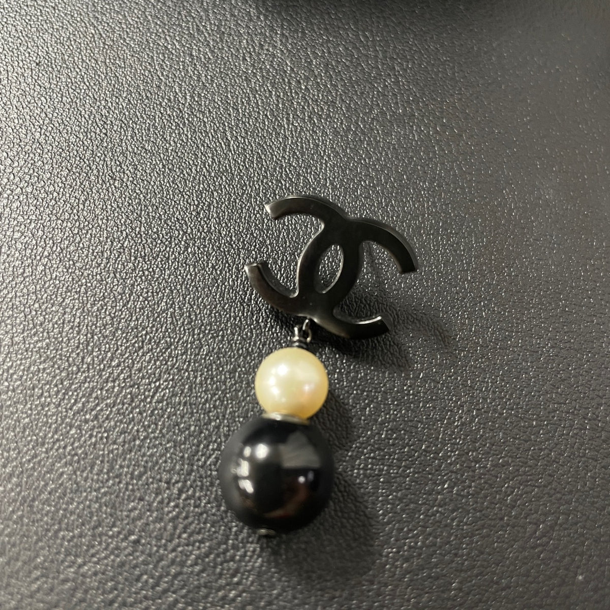 Chanel - Other - Dark-tone metal with imitation pearls and resin beads. - Multicolour