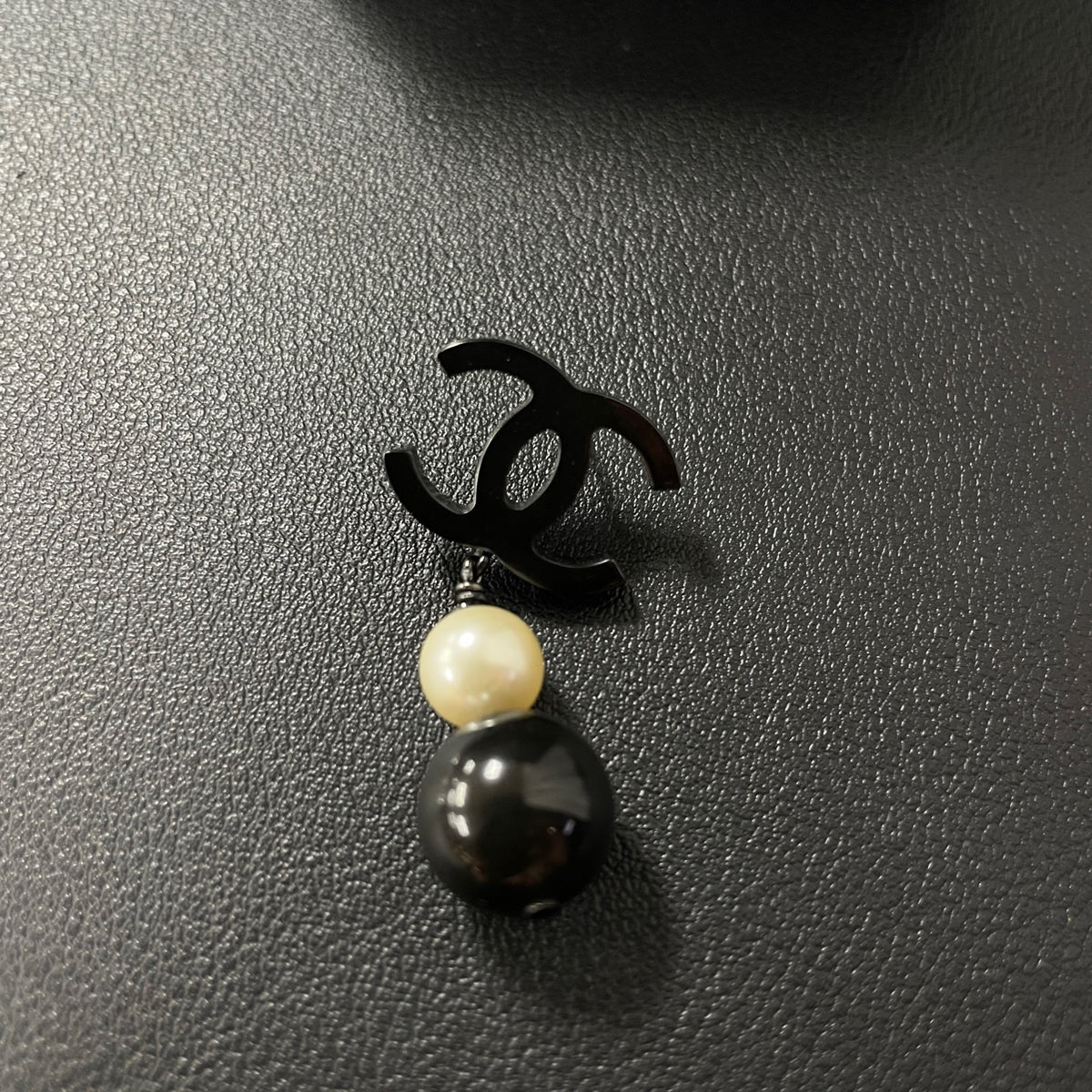Chanel - Other - Dark-tone metal with imitation pearls and resin beads. - Multicolour