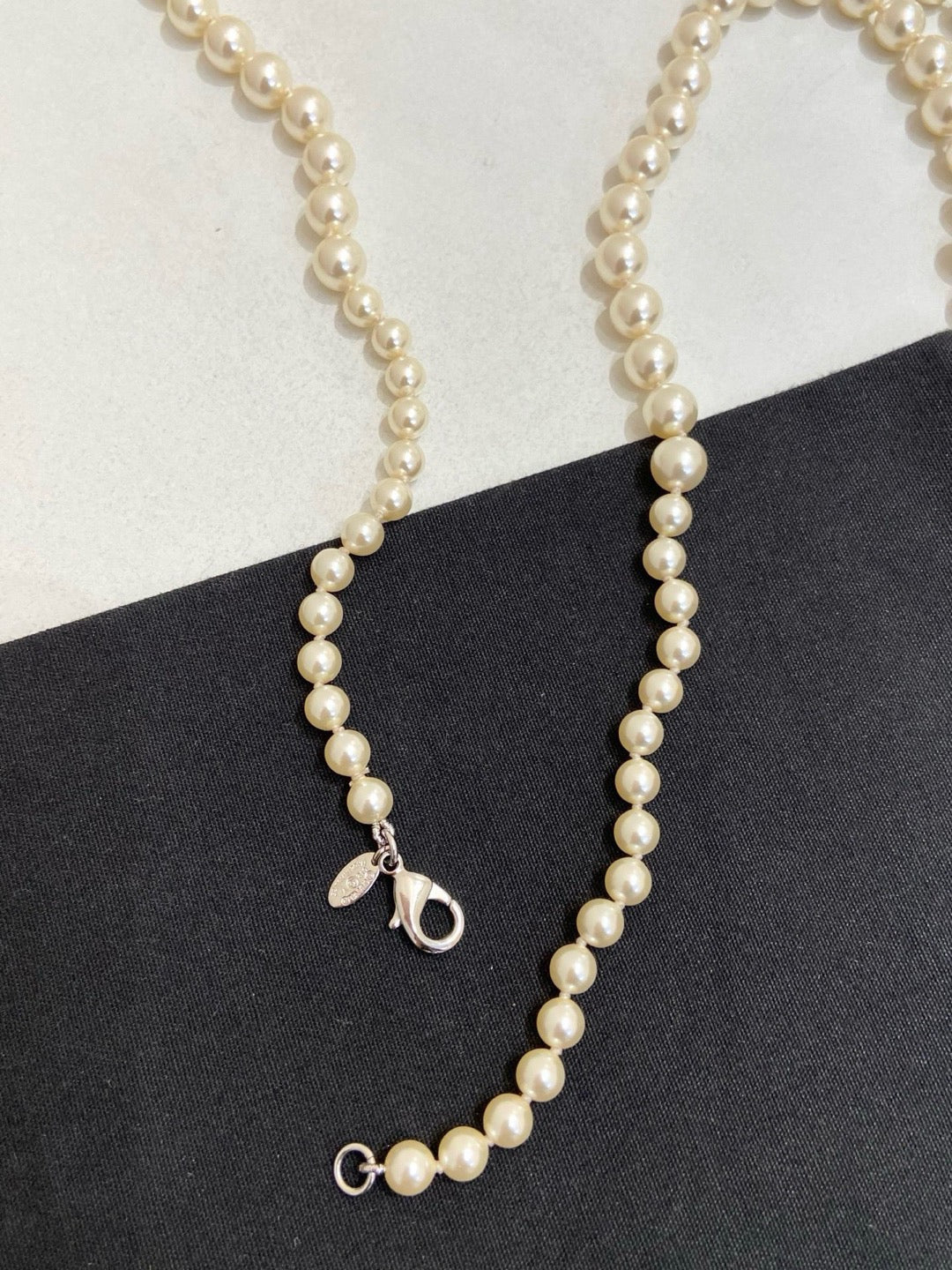 Chanel - Other - Fashion-jewellery metal with rhinestone-set CC motifs and imitation pearl beads. - White