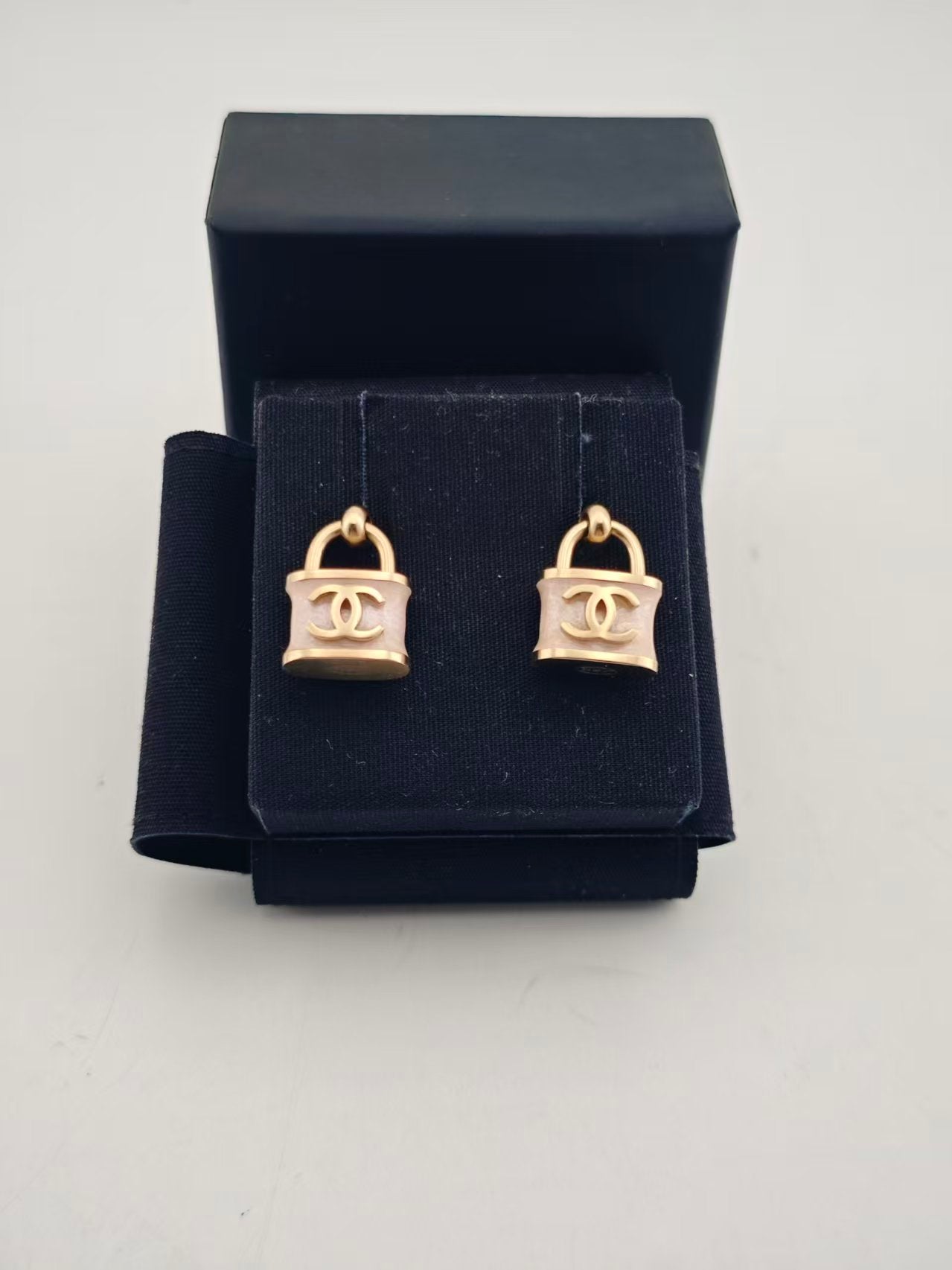 Chanel - Other - Gold plated - Pink - (1.3x1.7)