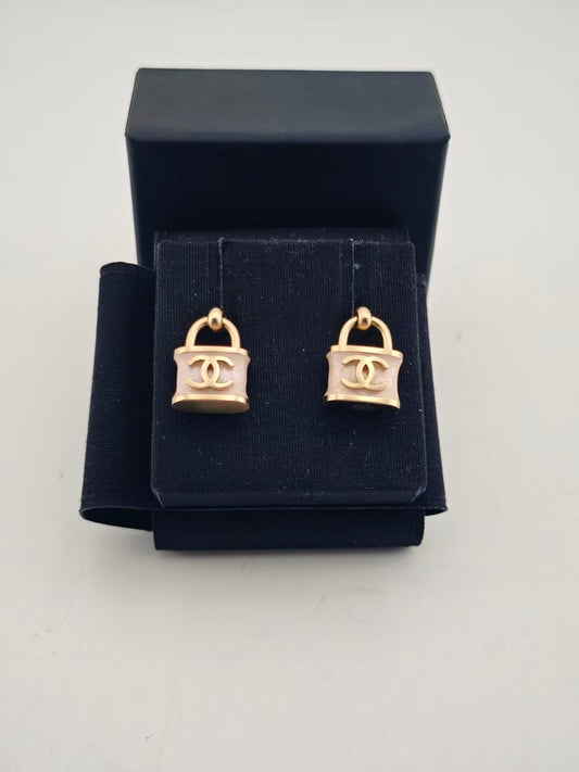 Chanel - Other - Gold plated - Pink - (1.3x1.7)