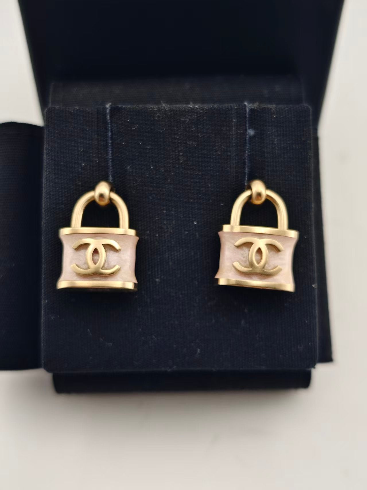 Chanel - Other - Gold plated - Pink - (1.3x1.7)