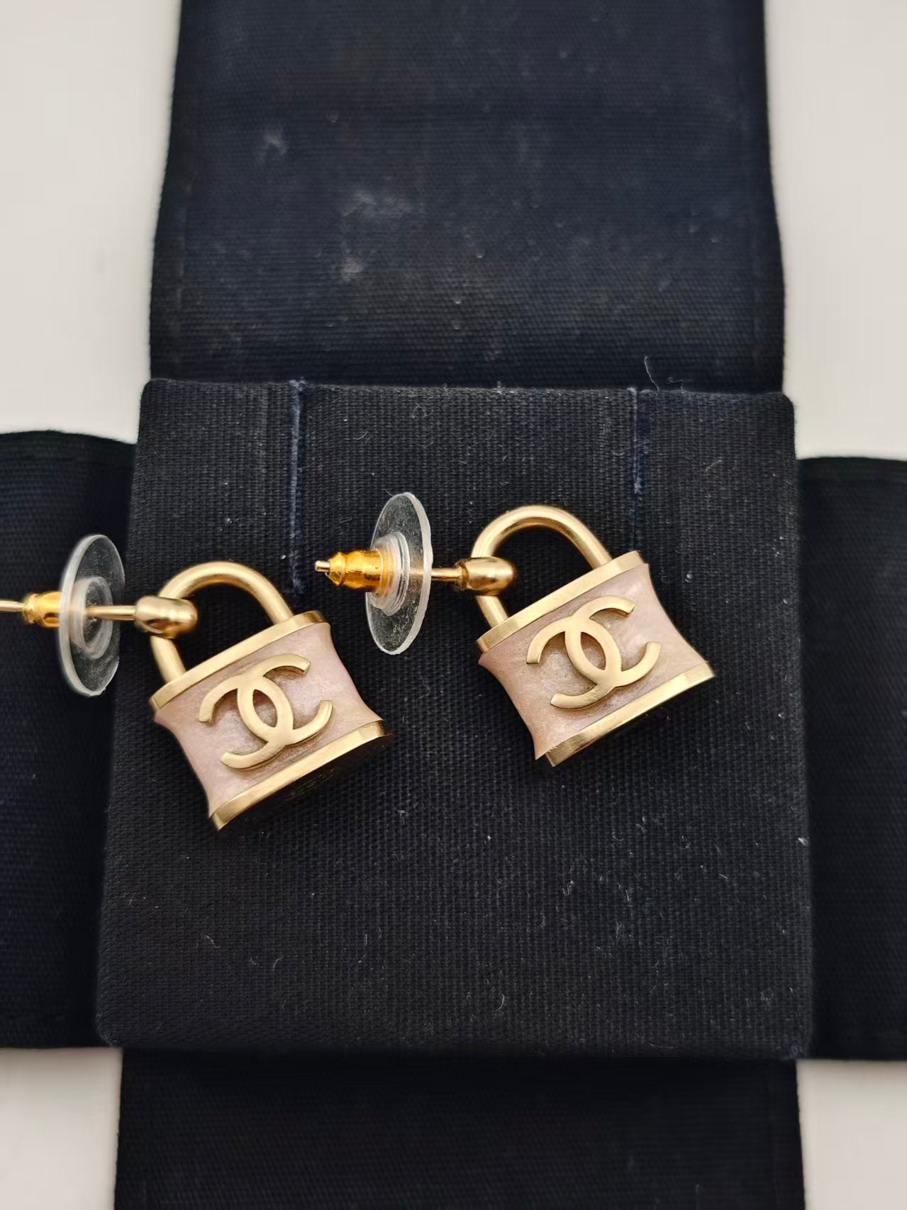 Chanel - Other - Gold plated - Pink - (1.3x1.7)