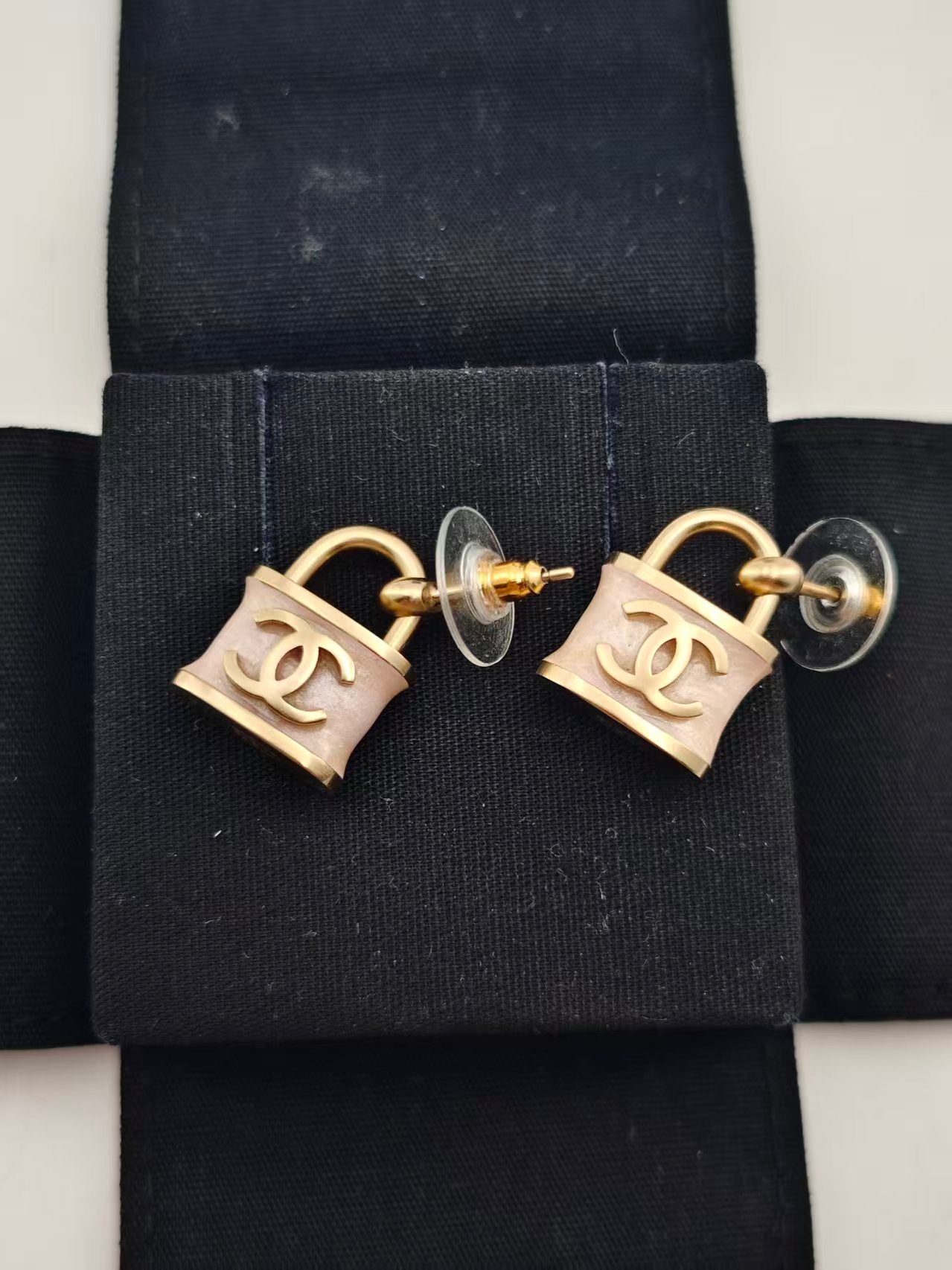 Chanel - Other - Gold plated - Pink - (1.3x1.7)