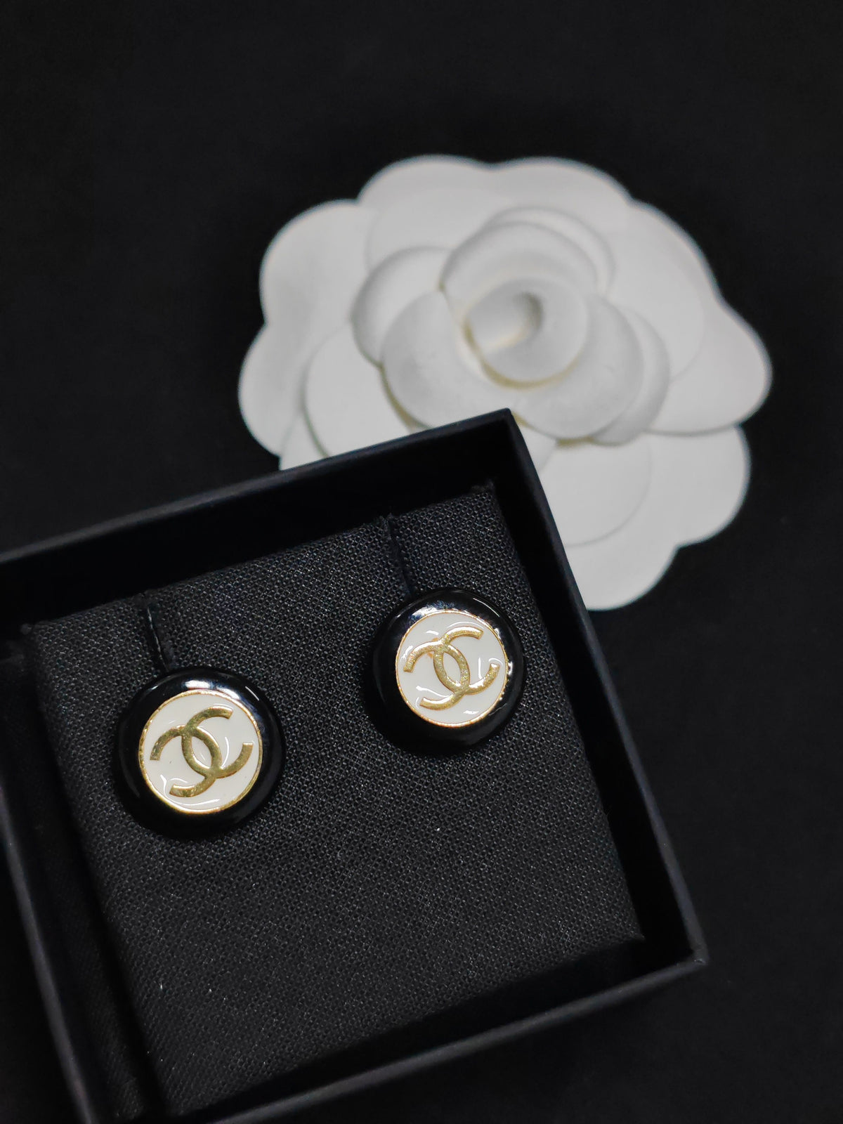 Chanel - Other - Gold plated - White