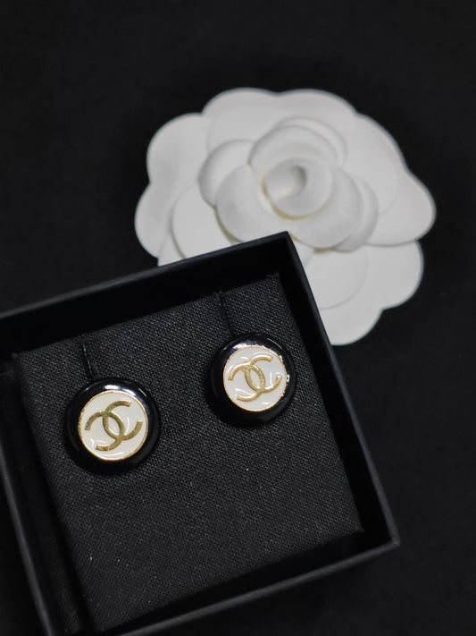 Chanel - Other - Gold plated - White