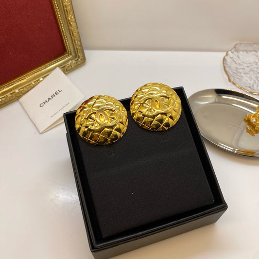 Chanel - Other - Gold-tone base metal; exact alloy unspecified. - Gold - (Large)