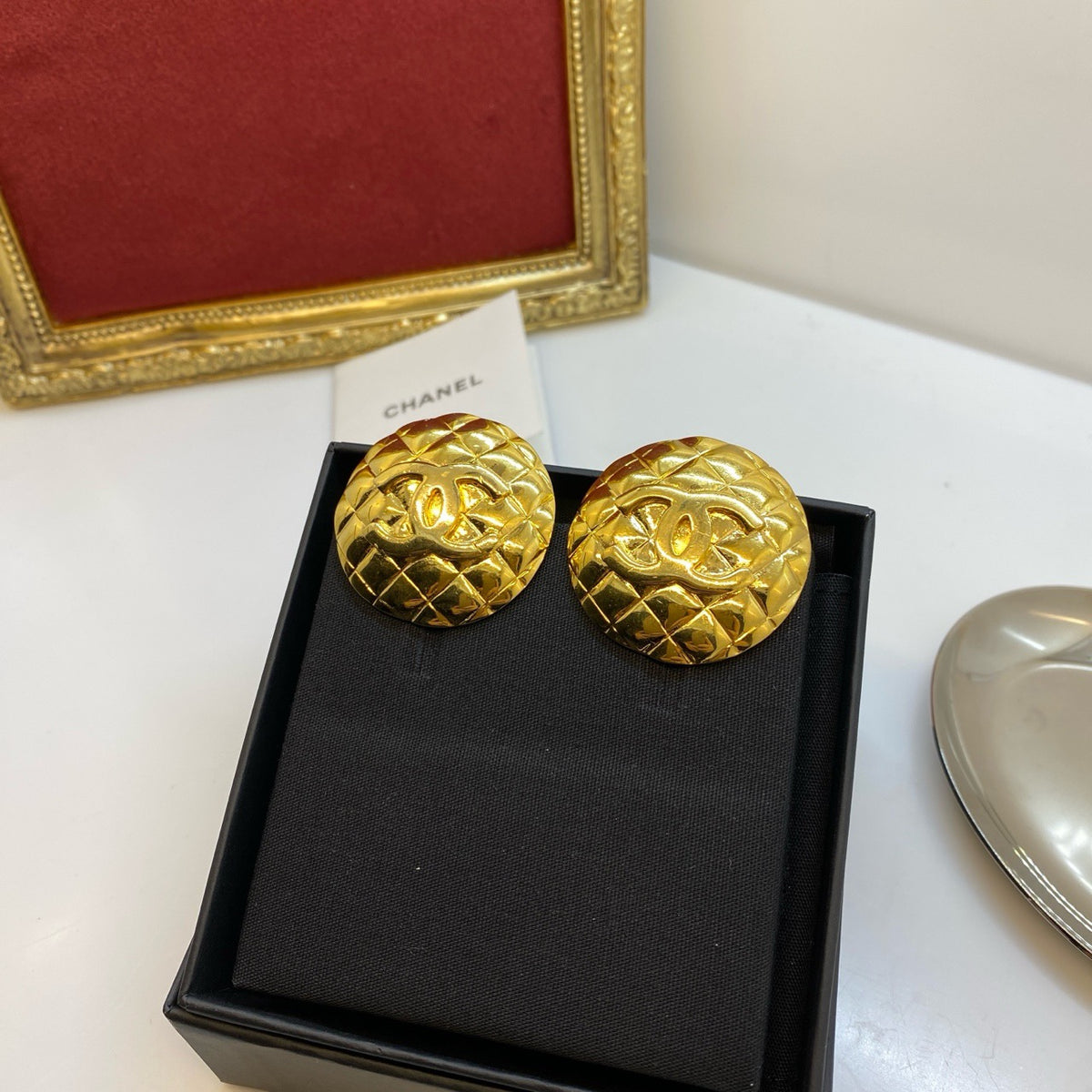 Chanel - Other - Gold-tone base metal; exact alloy unspecified. - Gold - (Large)