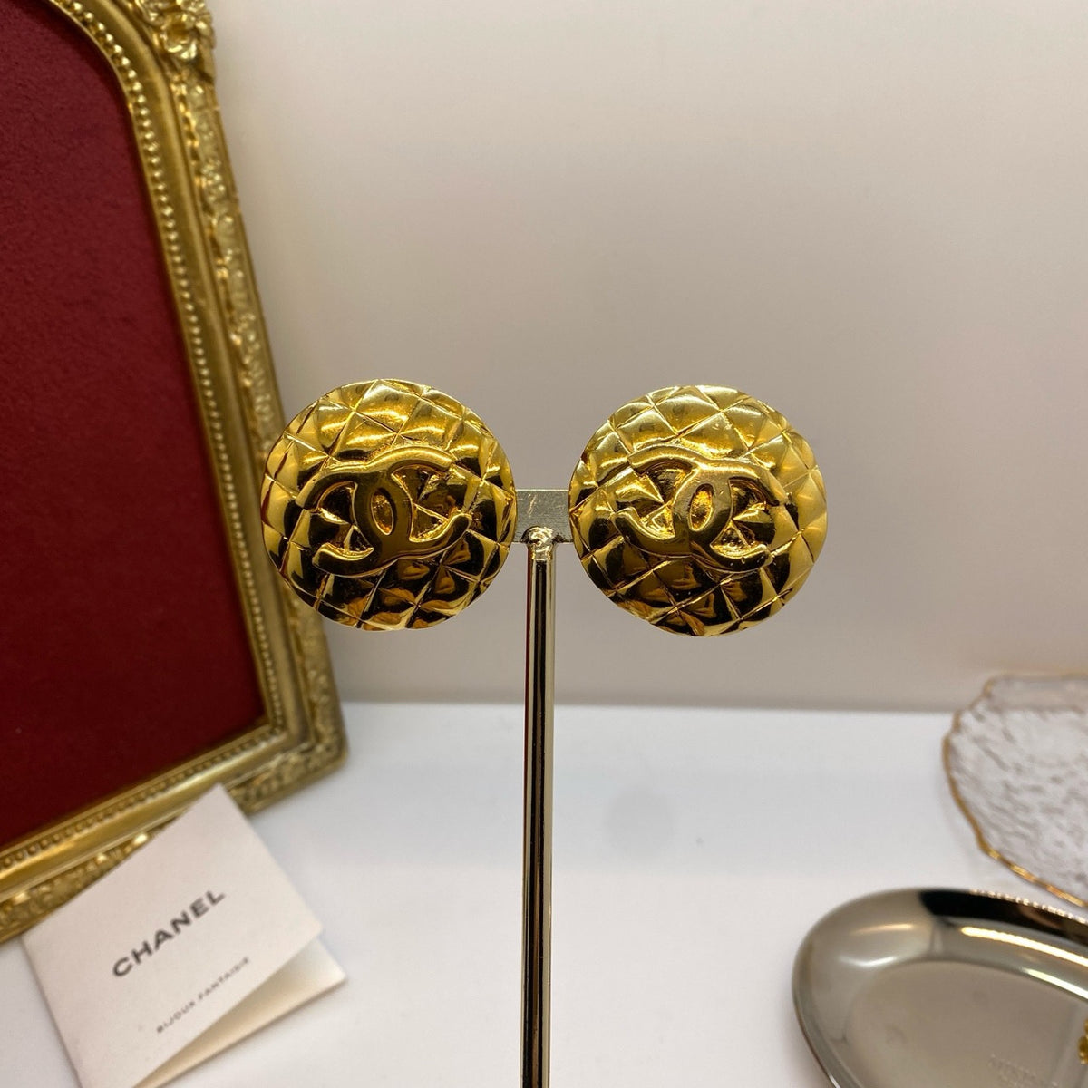 Chanel - Other - Gold-tone base metal; exact alloy unspecified. - Gold - (Large)