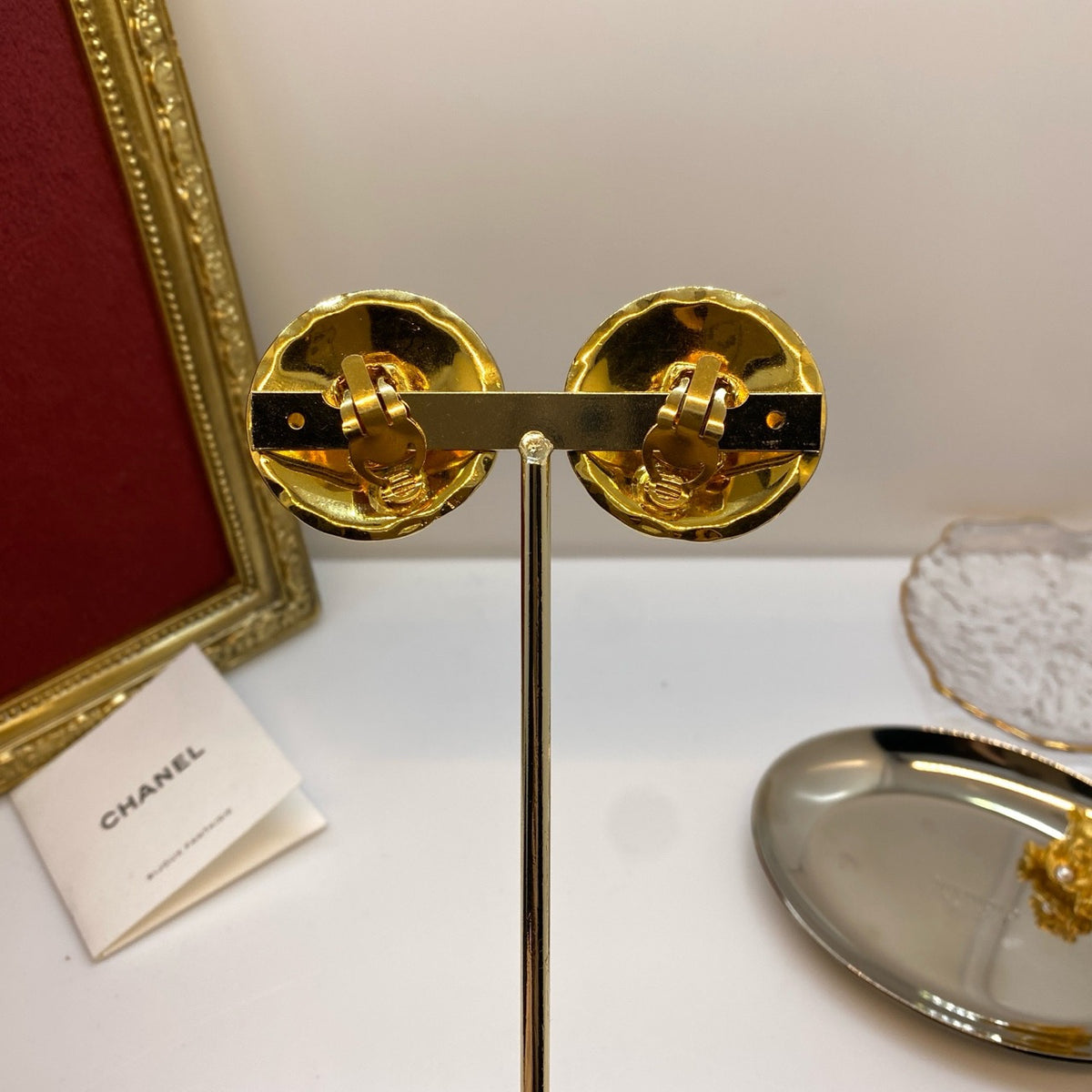 Chanel - Other - Gold-tone base metal; exact alloy unspecified. - Gold - (Large)