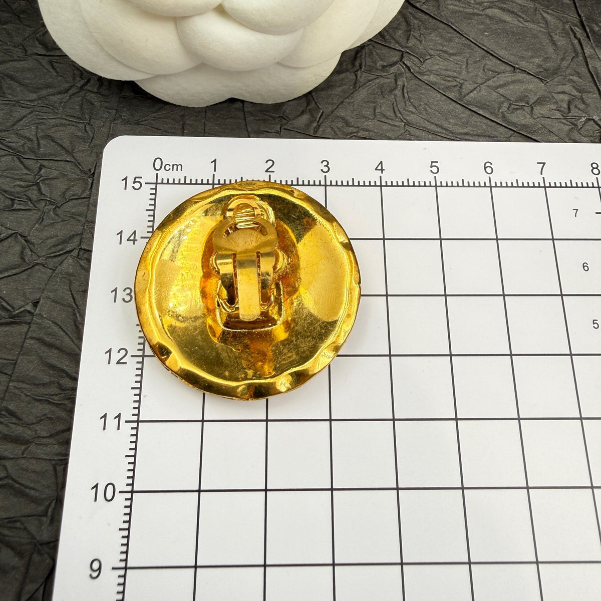 Chanel - Other - Gold-tone base metal; exact alloy unspecified. - Gold - (Large)