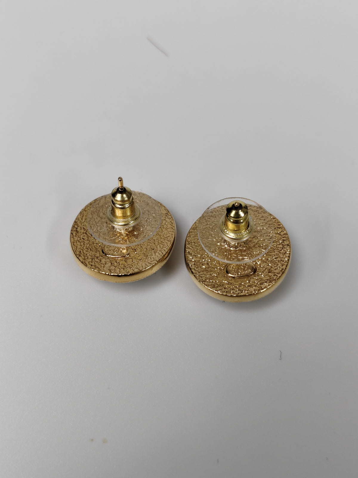 Chanel - Other - Gold-tone base metal with black enamel detail - Multicolour