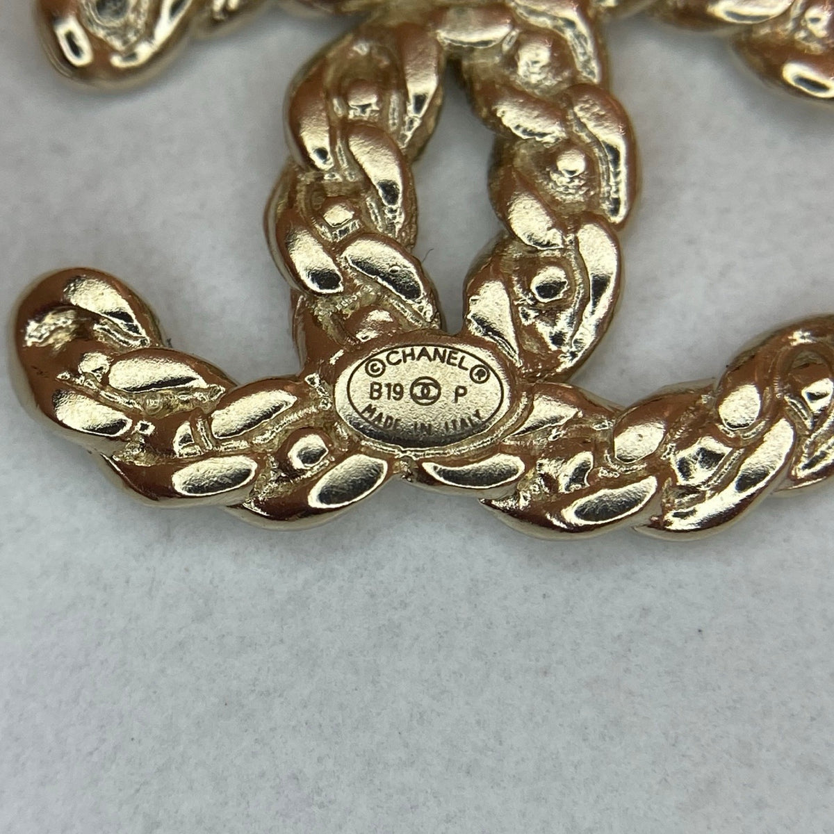 Chanel - Other - Gold-tone base metal with clear rhinestone crystals - Gold