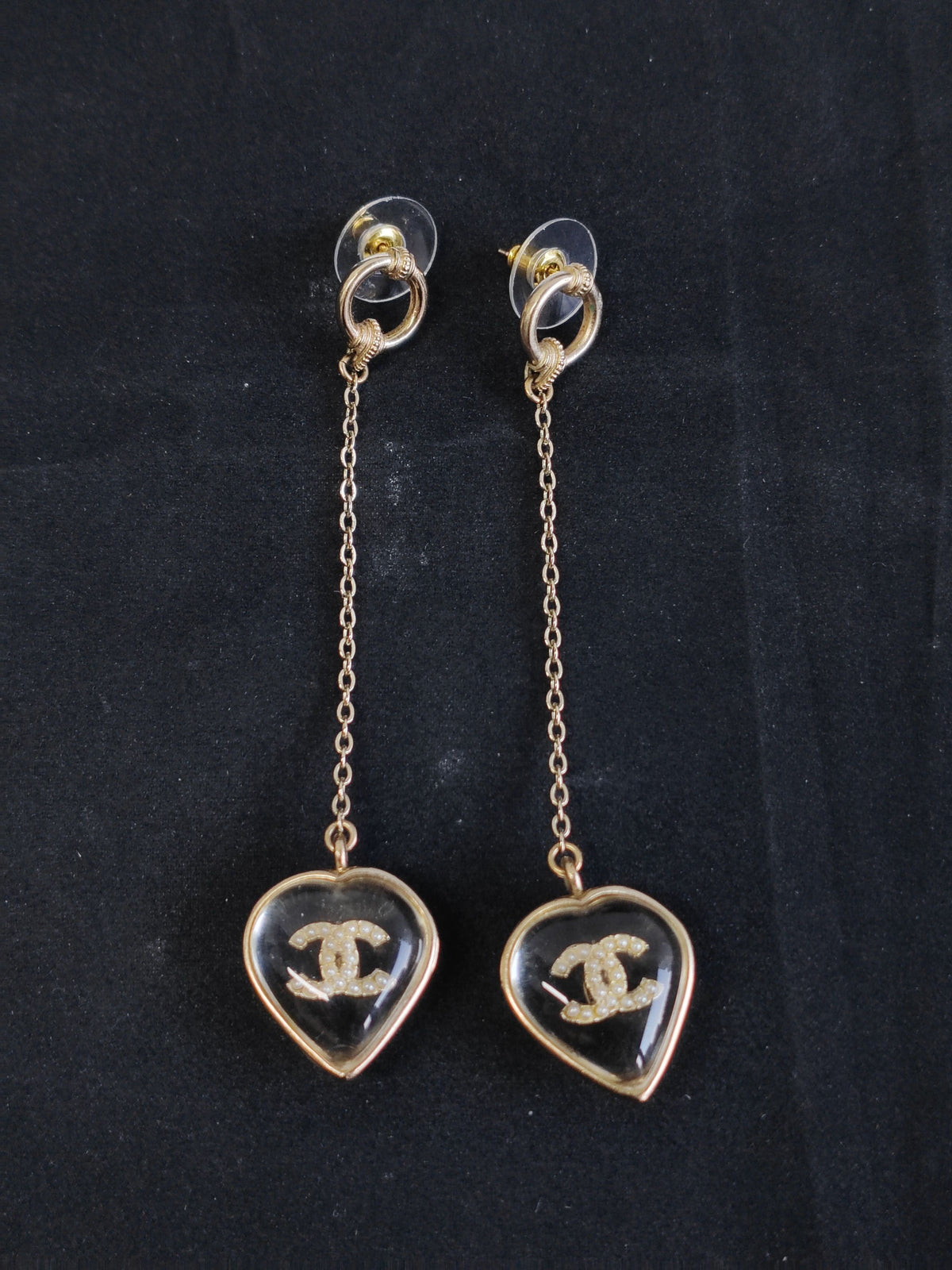 Chanel - Other - Gold-tone base metal with dark glass heart elements and pearl-like detailing. - Multicolour