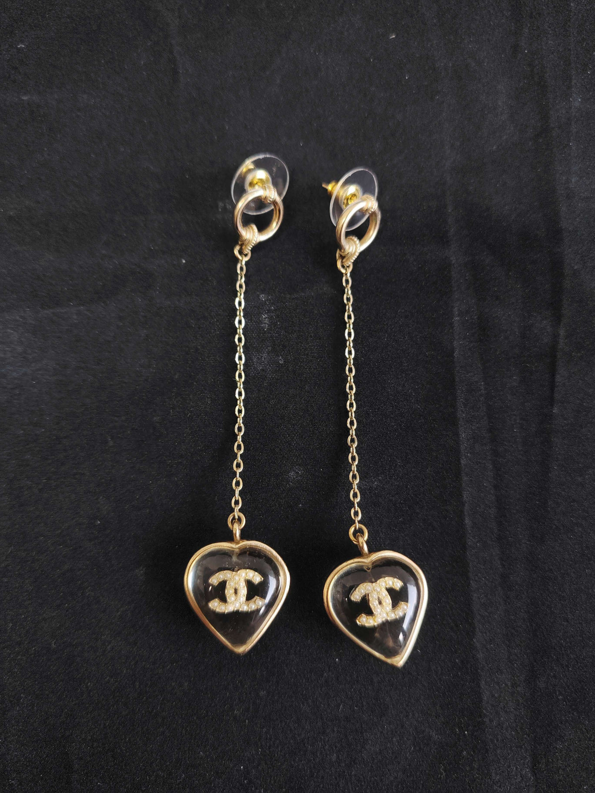 Chanel - Other - Gold-tone base metal with dark glass heart elements and pearl-like detailing. - Multicolour