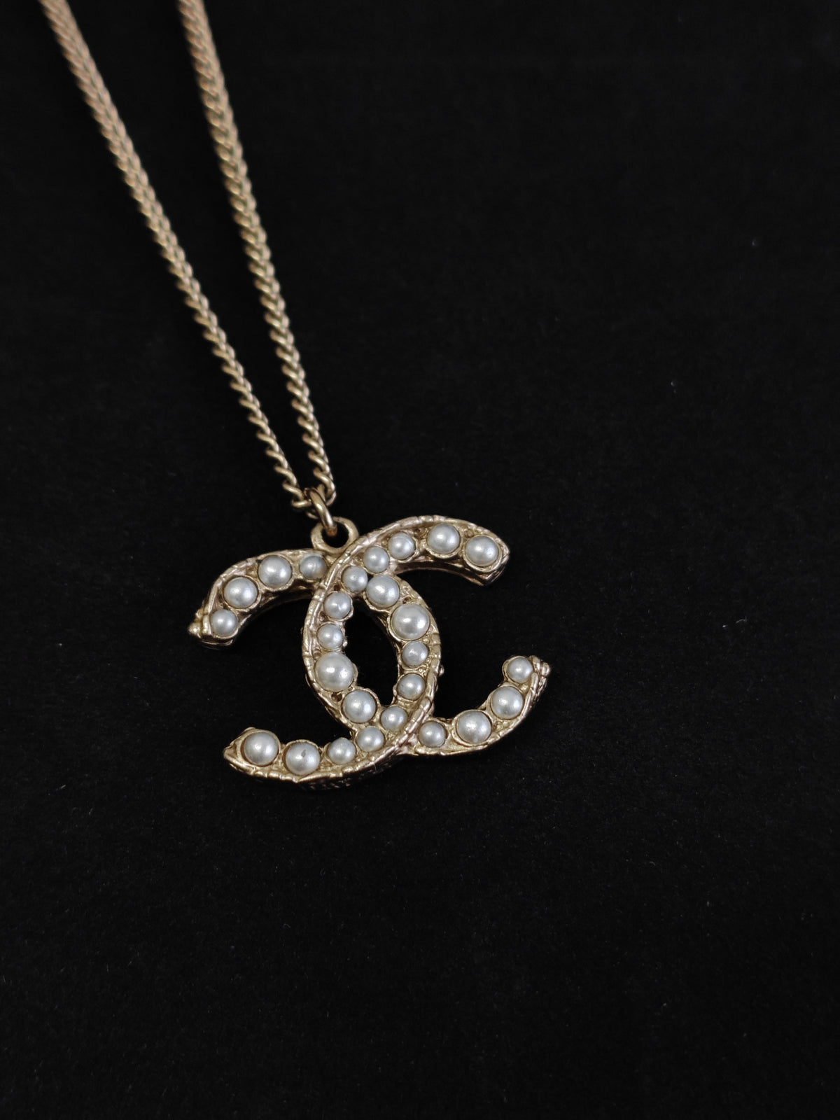 Chanel - Other - Gold-tone base metal with faux pearl accents - Gold
