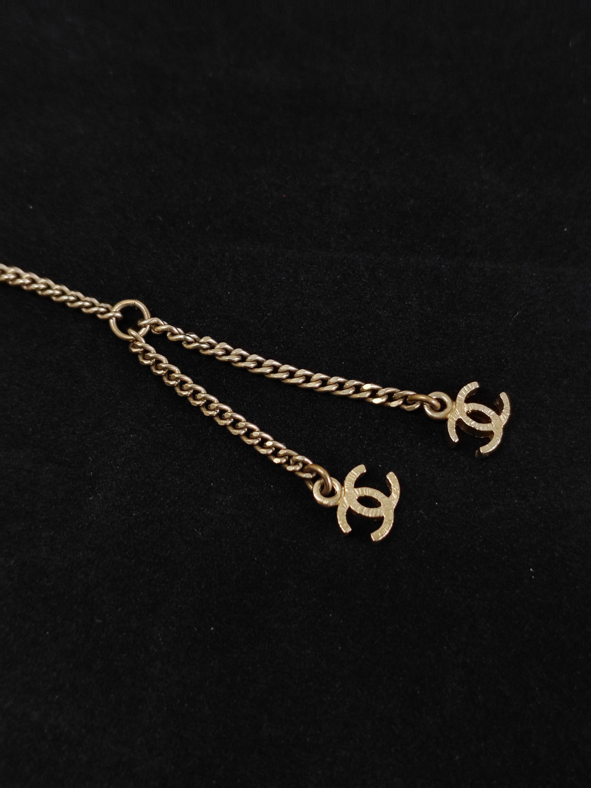Chanel - Other - Gold-tone base metal with faux pearl accents - Gold