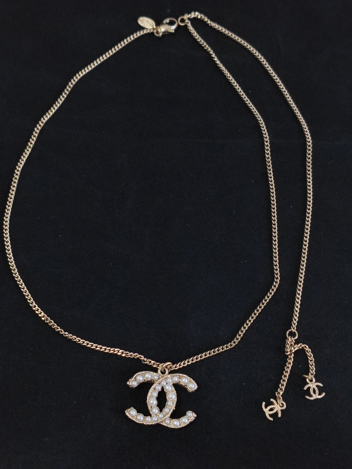 Chanel - Other - Gold-tone base metal with faux pearl accents - Gold
