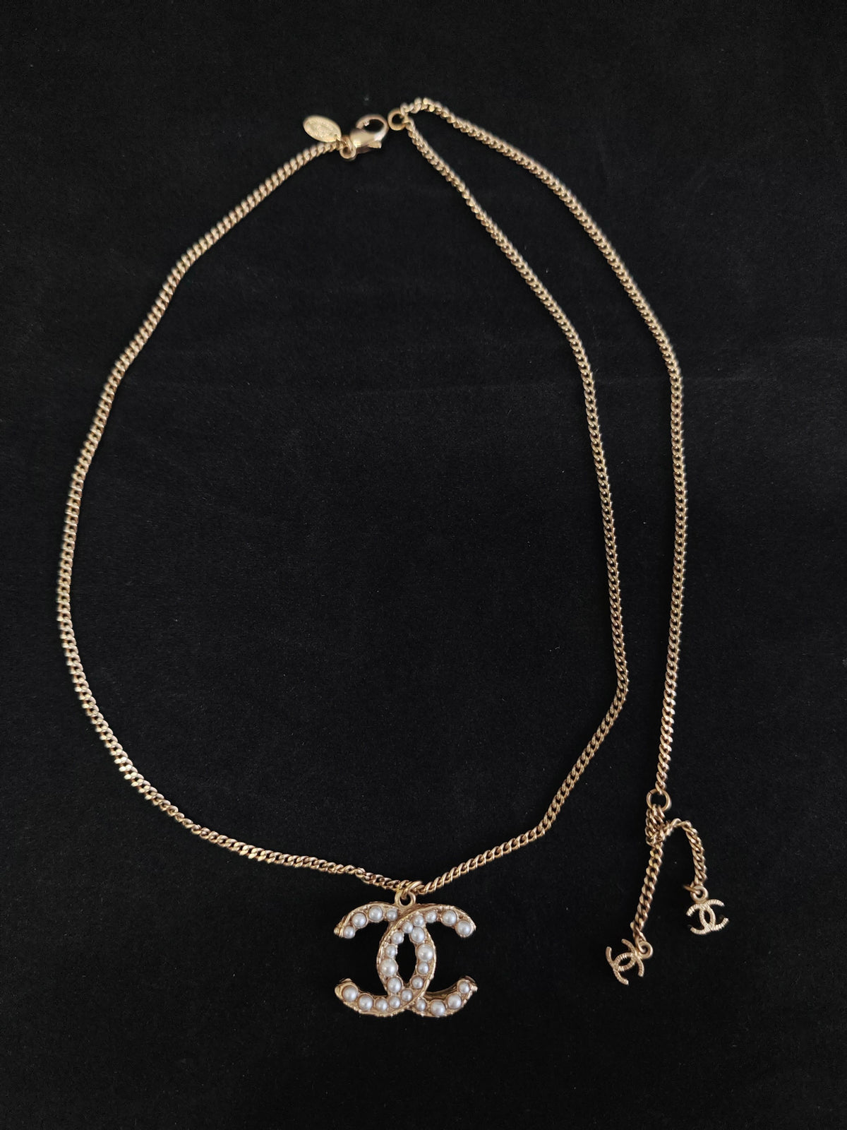 Chanel - Other - Gold-tone base metal with faux pearl accents - Gold