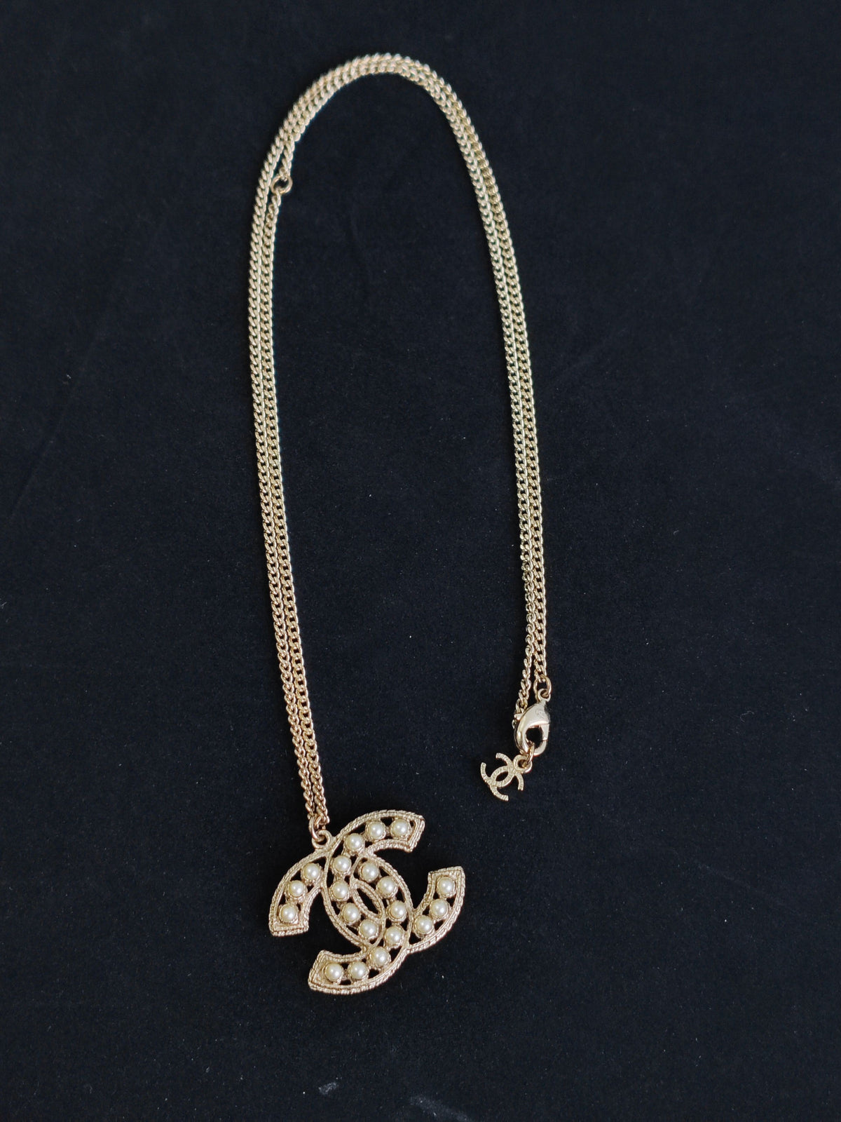 Chanel - Other - Gold-tone base metal with faux pearl embellishments - Gold