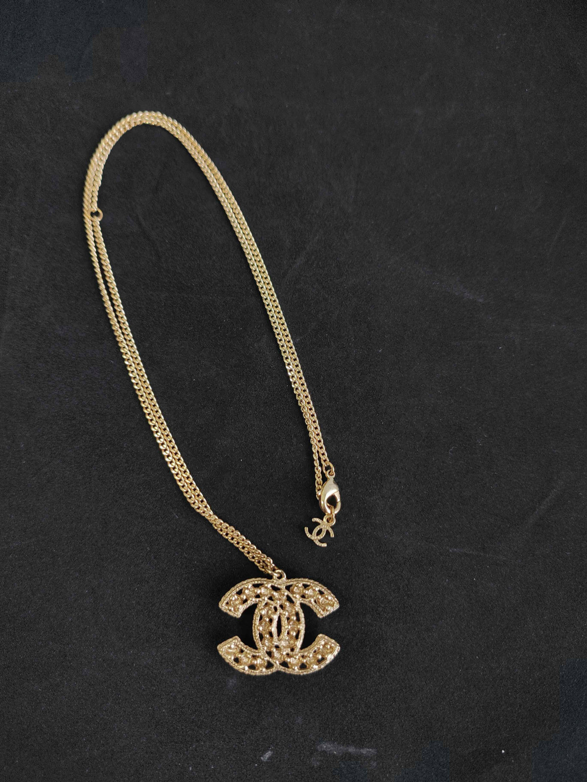 Chanel - Other - Gold-tone base metal with faux pearl embellishments - Gold