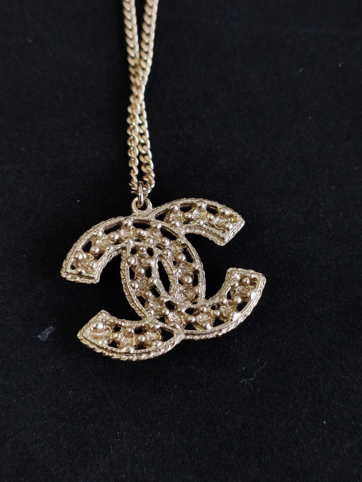 Chanel - Other - Gold-tone base metal with faux pearl embellishments - Gold