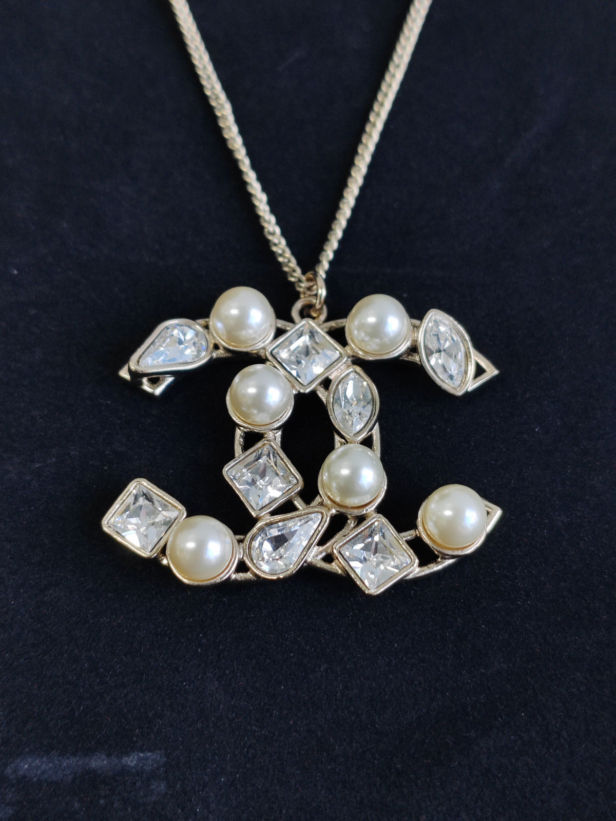 Chanel - Other - Gold-tone base metal with glass crystal embellishments and imitation pearls - Gold