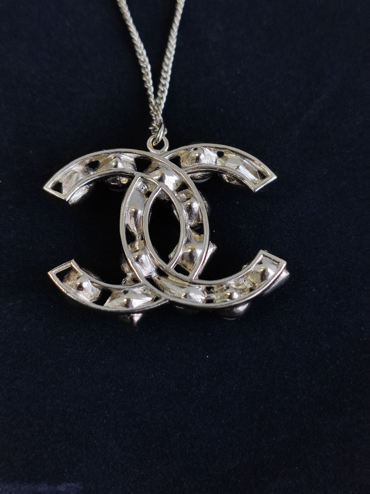 Chanel - Other - Gold-tone base metal with glass crystal embellishments and imitation pearls - Gold