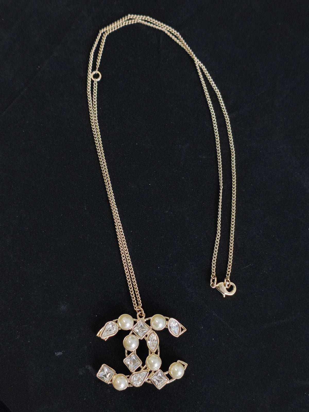 Chanel - Other - Gold-tone base metal with glass crystal embellishments and imitation pearls - Gold